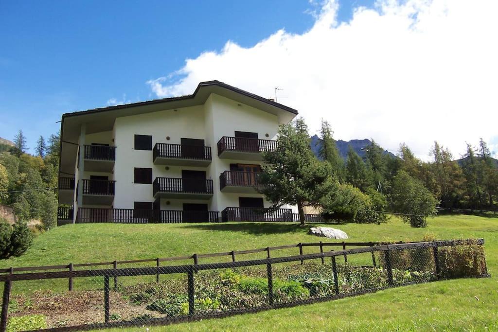 Valtournenche Appartamento Comodo Alle Piste Singlin المظهر الخارجي الصورة